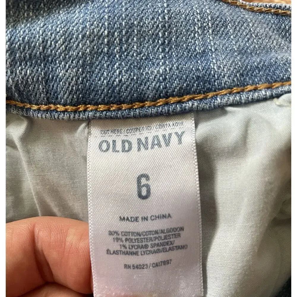 Old Navy Women’s Blue Destroyed Shorts Bermuda Size S